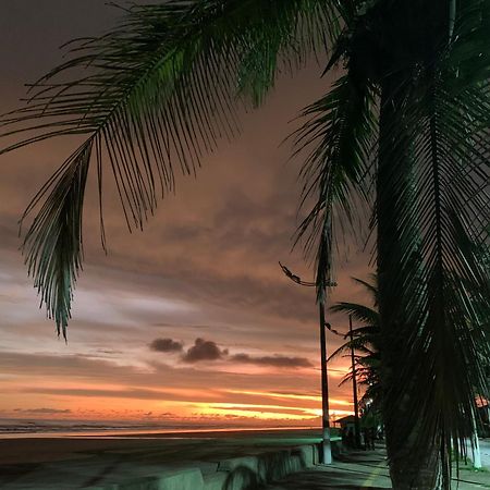 Lindo Sobrado Amarelo -Proximo A Praia Mongaguá Exterior foto